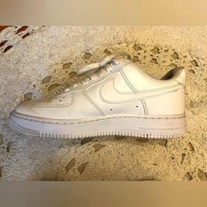 White Nike Air Force